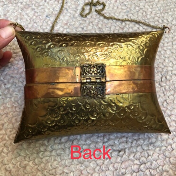 Exquisite Vintage Copper and Brass Pillow Minaudière purse. - Picture 8 of 11
